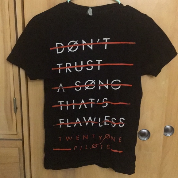 Hot Topic Other - Twenty One Pilots band t-shirt